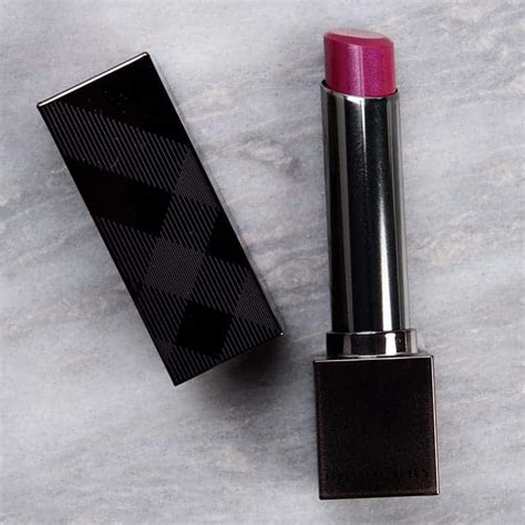 Burberry Bright Plum (101) Kisses Lipstick Review & Swatches